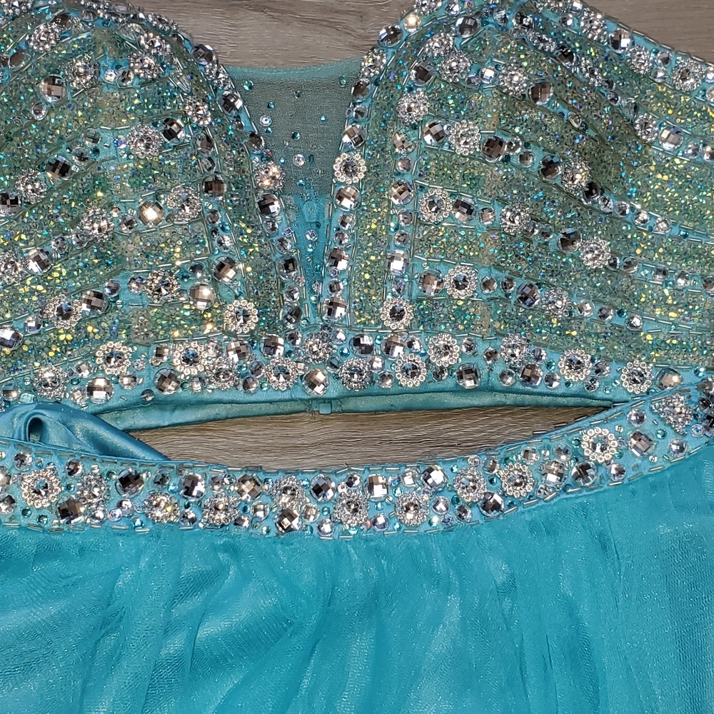 Dress - Picture 3 of 4